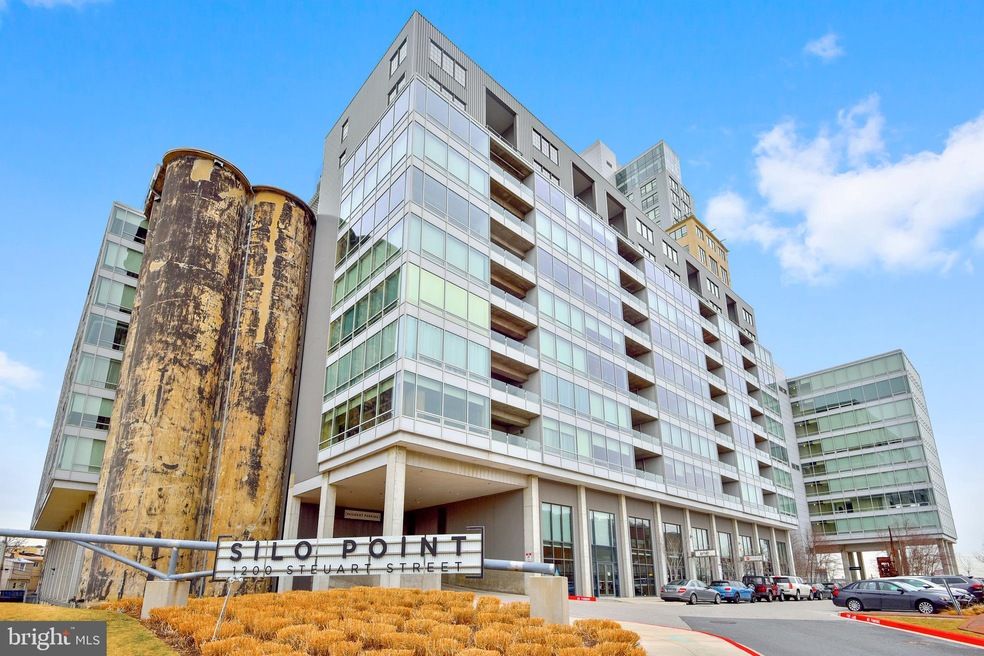 Silo Point unit 511, Baltimore, MD 21230 - photo 1