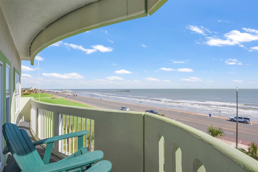 Welcome to 9420 Seawall #501. This corner unit at
