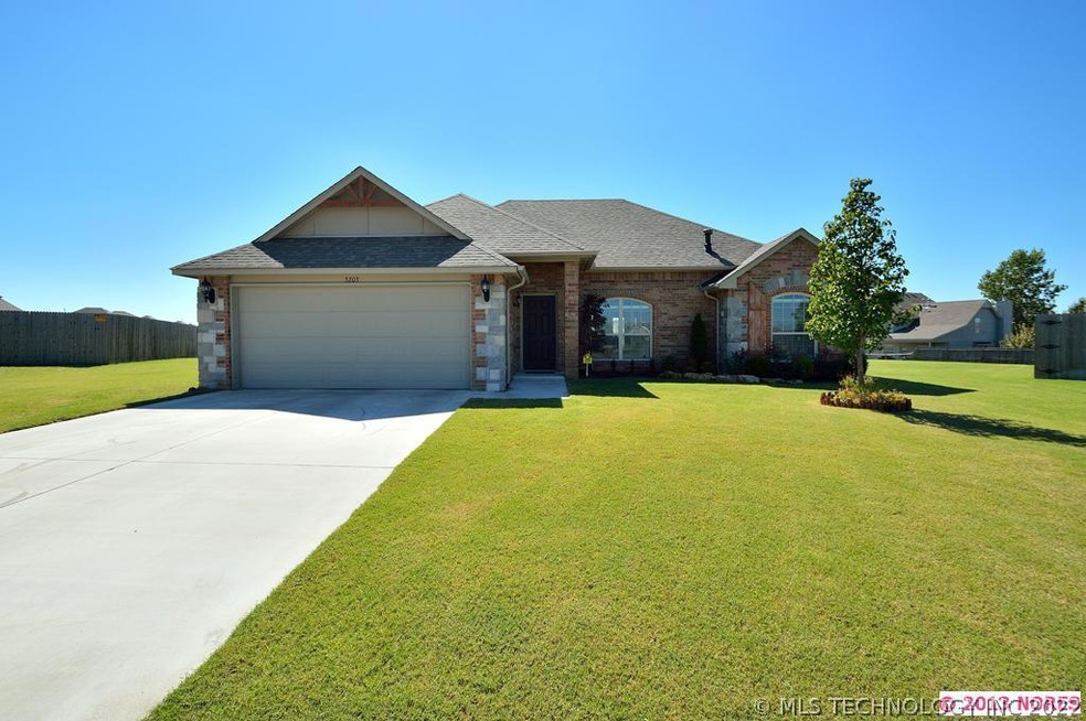 3203 E Fairmont Place, Broken Arrow, OK 74014 - photo 1