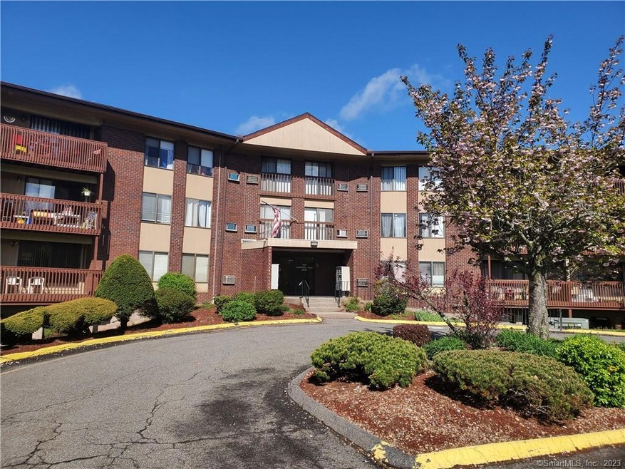 1215 Cromwell Hills Dr unit 1215, Cromwell, CT 06416 - photo 1