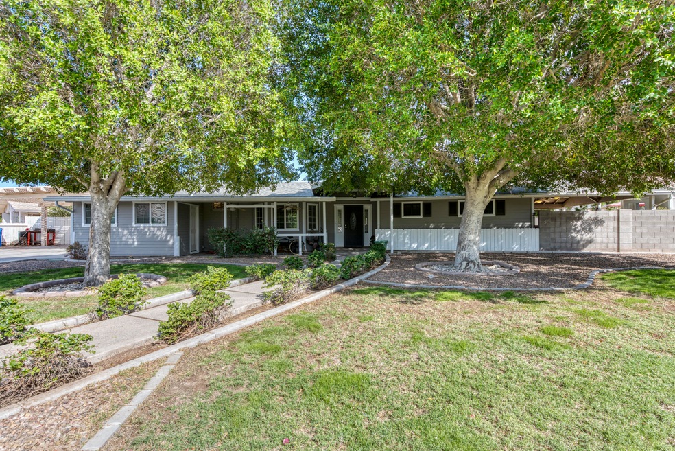 8125 N 10th Place, Phoenix, AZ 85020 - photo 1