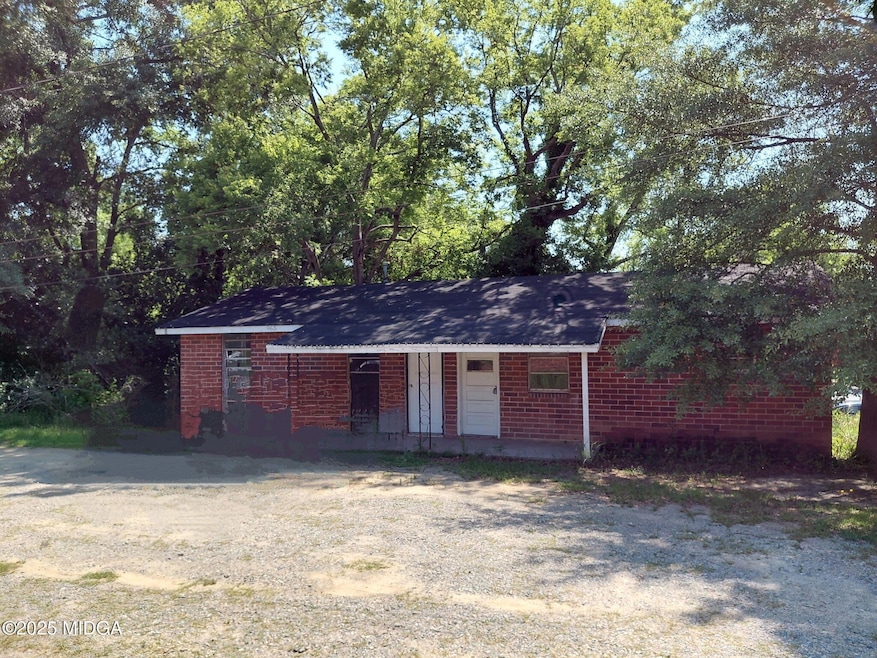 Duplex 965 Ell St