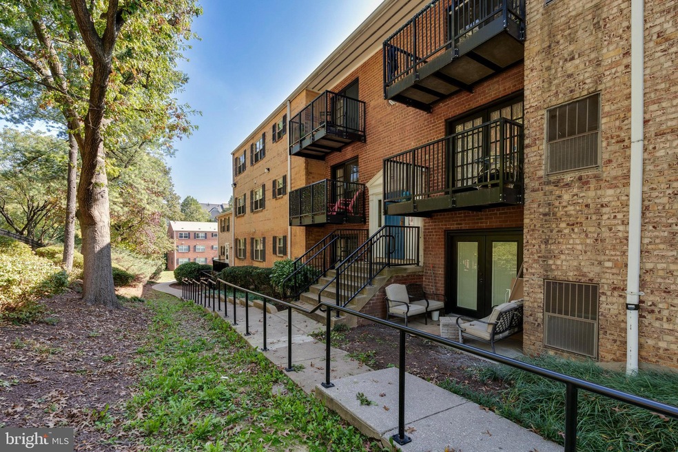 403 N Beauregard St unit 201, Alexandria, VA 22312 - photo 1