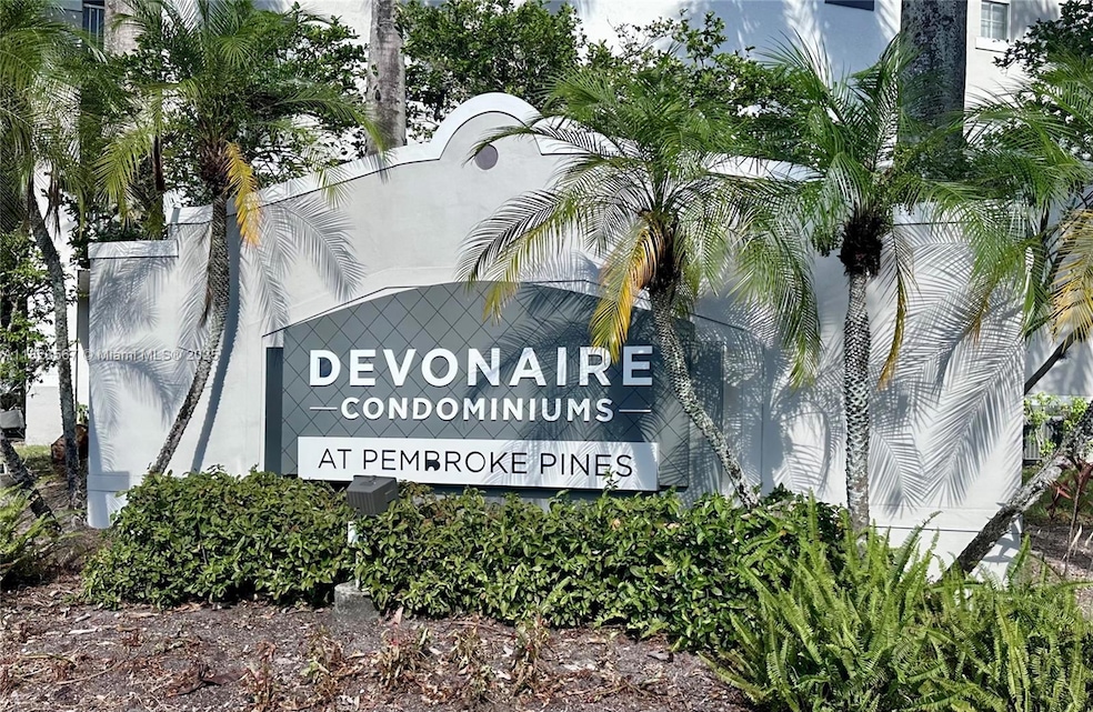 11185 SW 6th St unit 3032, Pembroke Pines, FL 33025 - photo 1