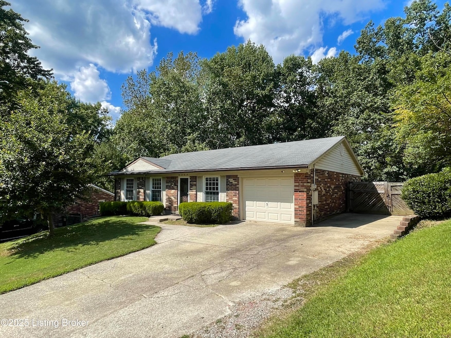 8009 Afterglow Dr, Louisville, KY 40214 - photo 1