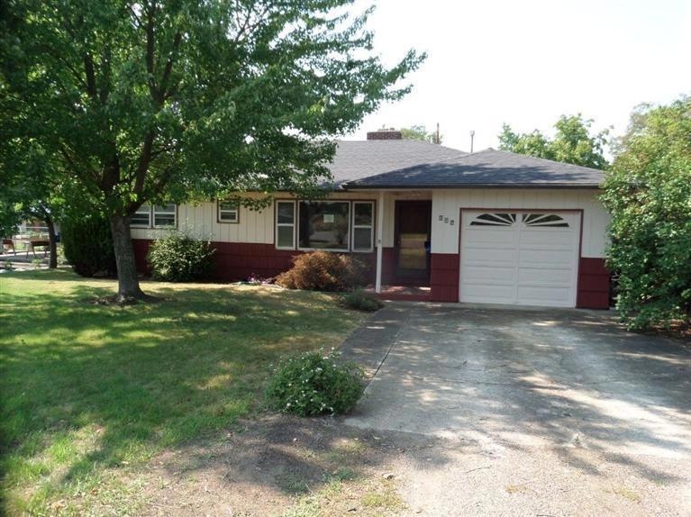 635 Alder St, Central Point, OR 97502 - photo 1