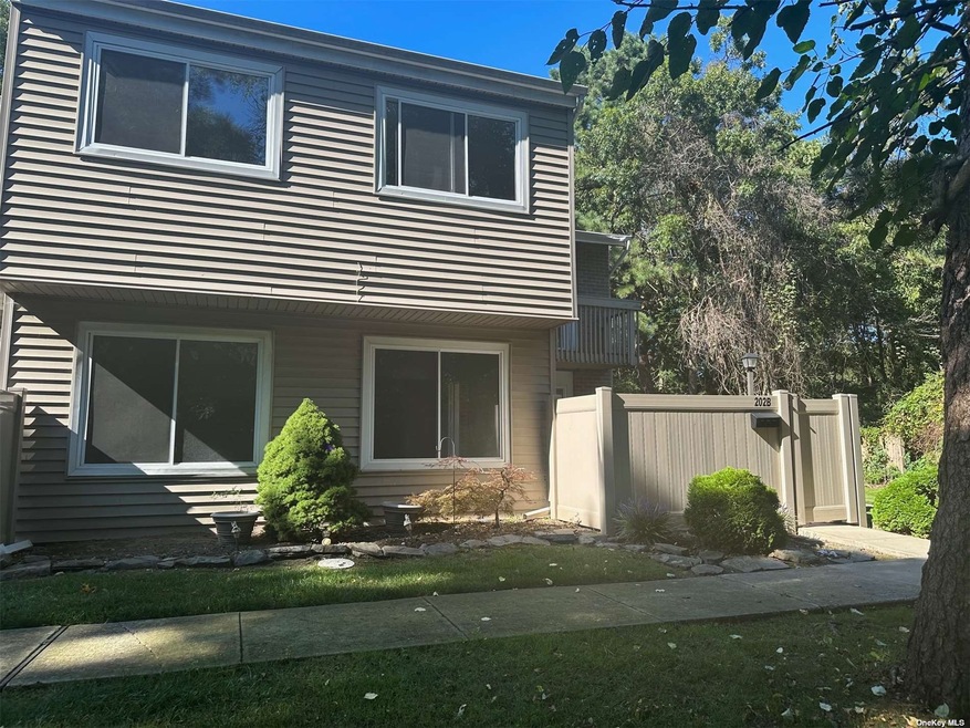 202 Springmeadow Dr unit B, Holbrook, NY 11741 - photo 1