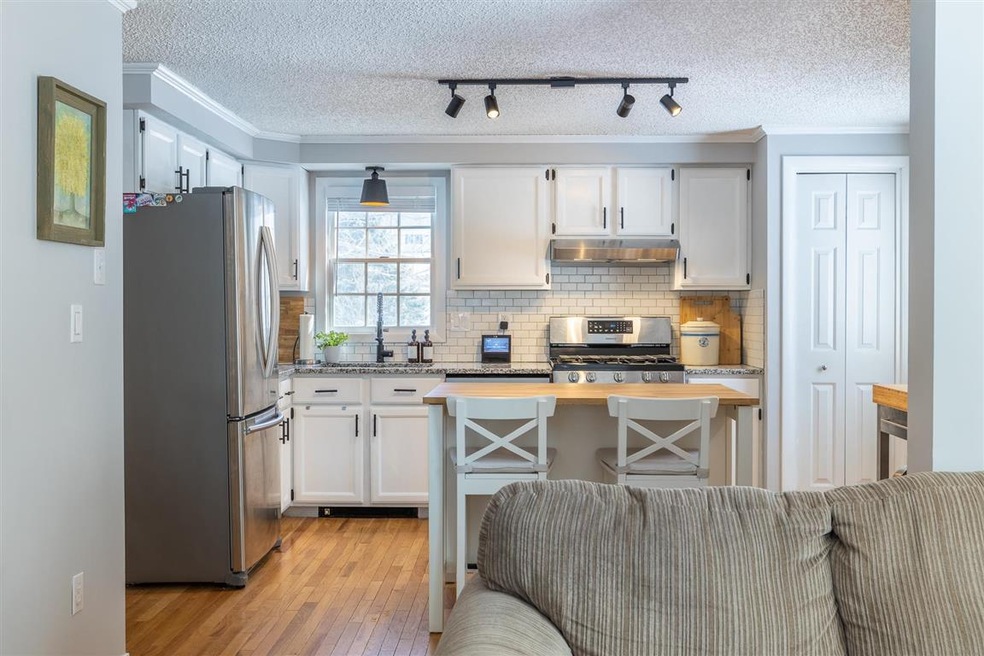 141 Dawn Dr unit B, White River Junction, VT 05001 - photo 1