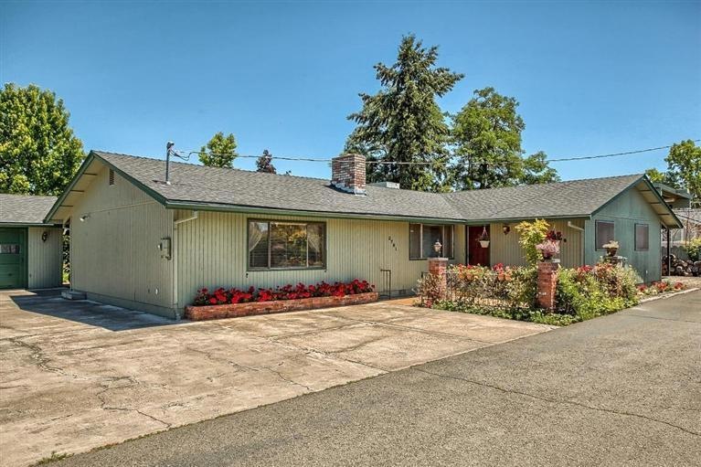 2781 E McAndrews Rd, Medford, OR 97504 - photo 1