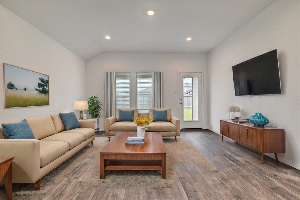 16624 Lonely Pines Dr, Conroe, TX 77302 - photo 1