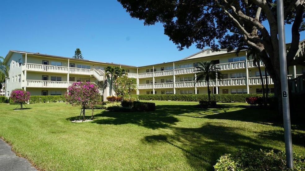 8 Dorset A unit A, Boca Raton, FL 33434 - photo 1