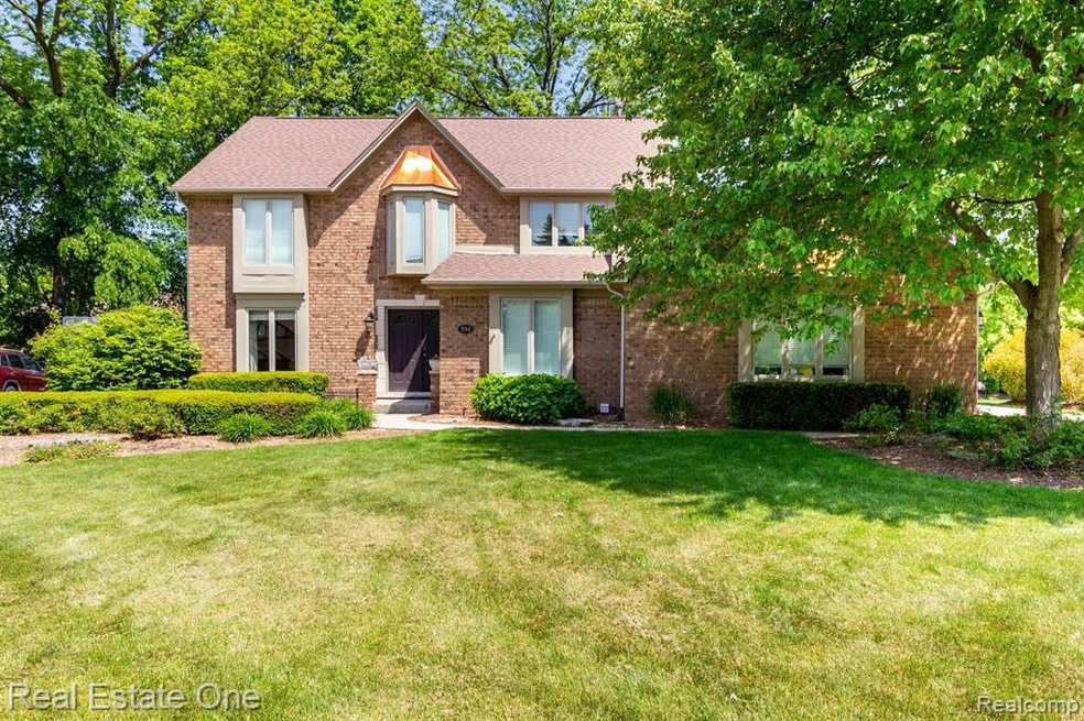 594 Shellbourne Dr, Rochester Hills, MI 48309 - photo 1