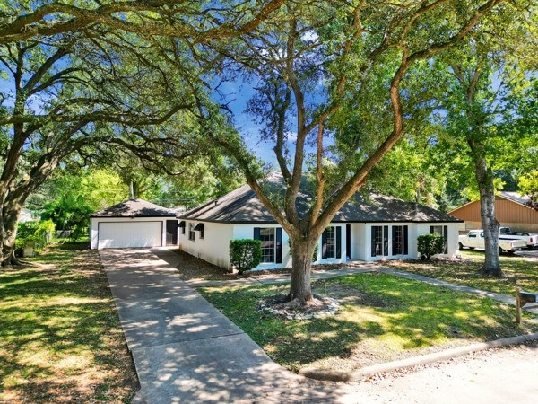 1215 Briar Ln, Wharton, TX 77488 - photo 1