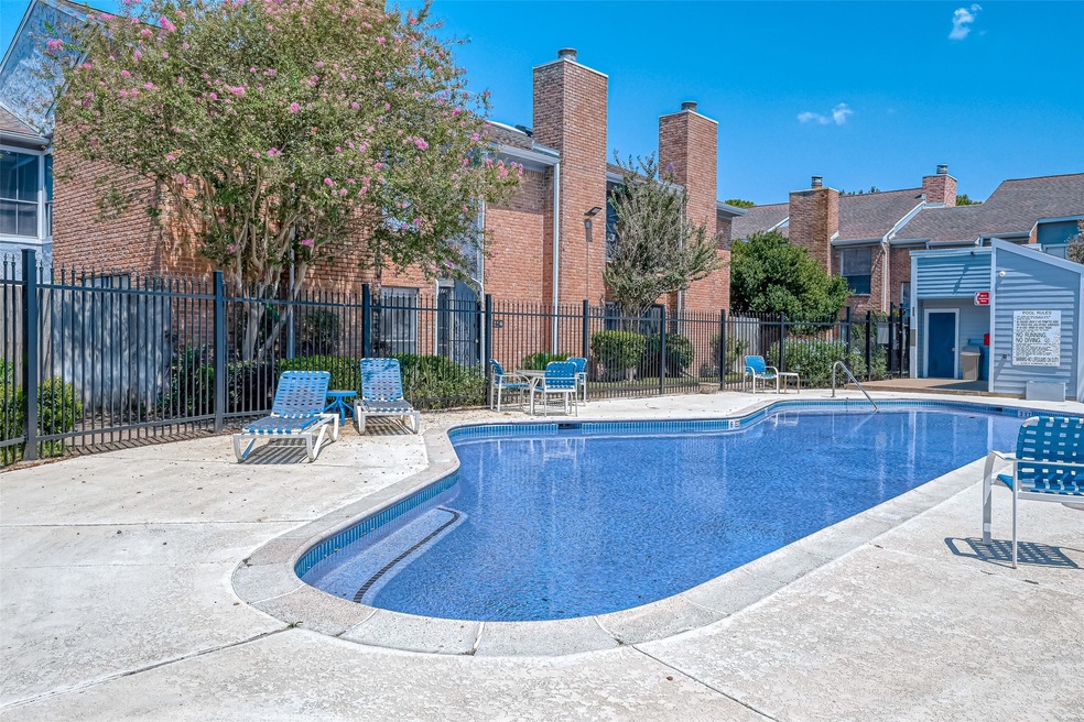 Community pool right behind the unit
