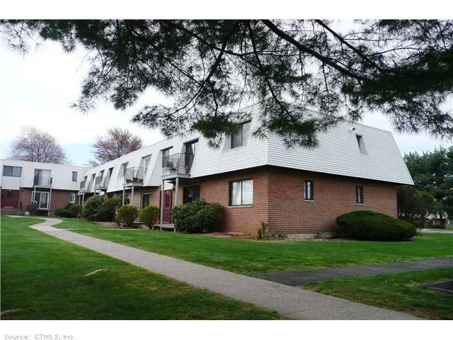 278 Richard St unit 4, Newington, CT 06111 - photo 1