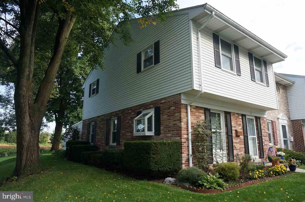 961 E Maple St, Palmyra, PA 17078 - photo 1