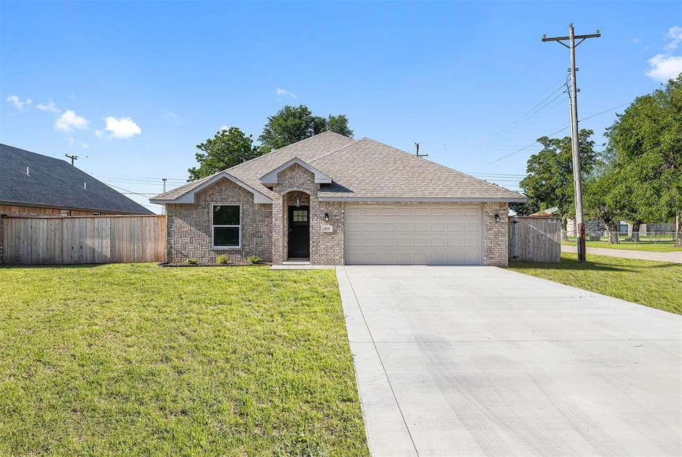 202 E Main St, Calumet, OK 73014 - photo 1