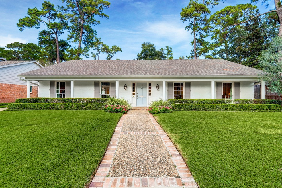 10048 Lynbrook Dr, Houston, TX 77042 - photo 1