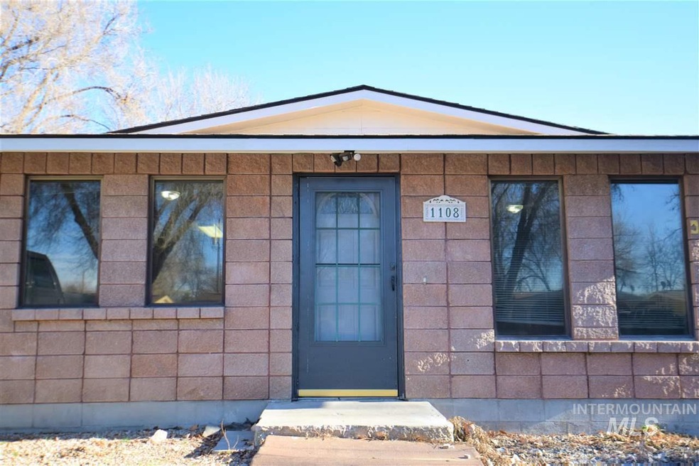 1108 S Ivy St, Nampa, ID 83686 - photo 1