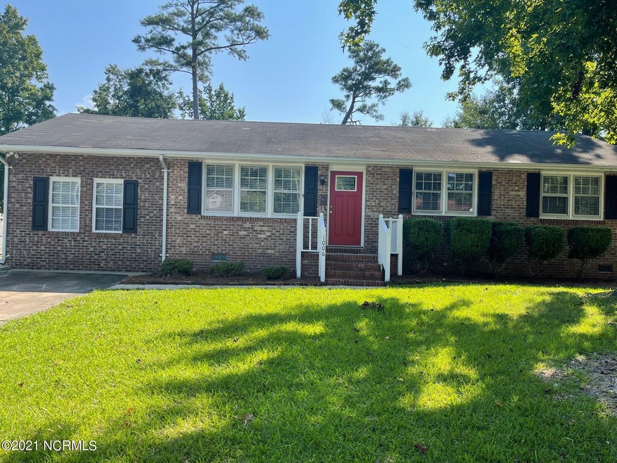 1006 Sioux Dr, Jacksonville, NC 28540 - photo 1