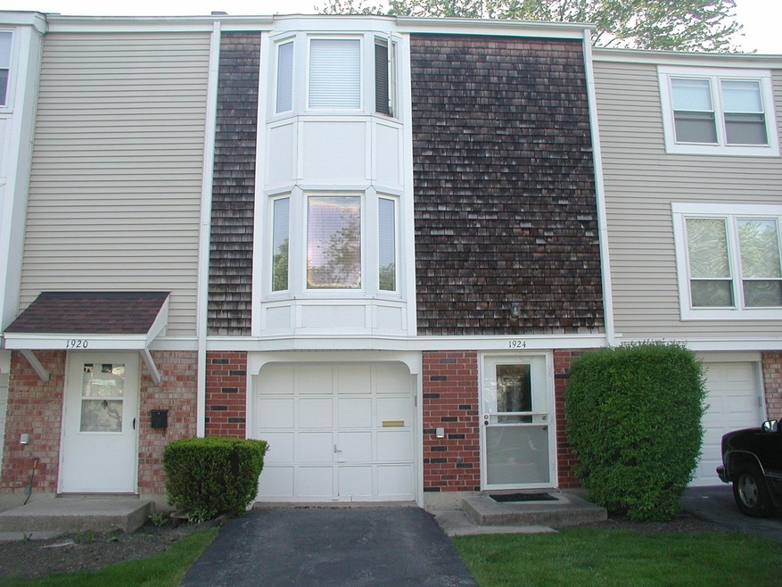 1924 Whitingham LN, Hoffman Estates IL 60195