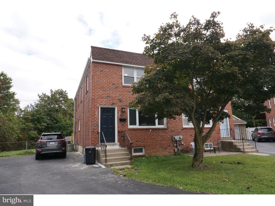 302 Glenwood Cir, Darby, PA 19023 - photo 1