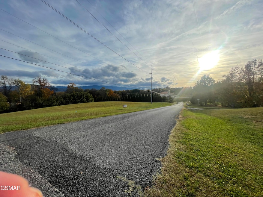 37-34 Robert e Lee Dr, Newport, TN 37821 - photo 1