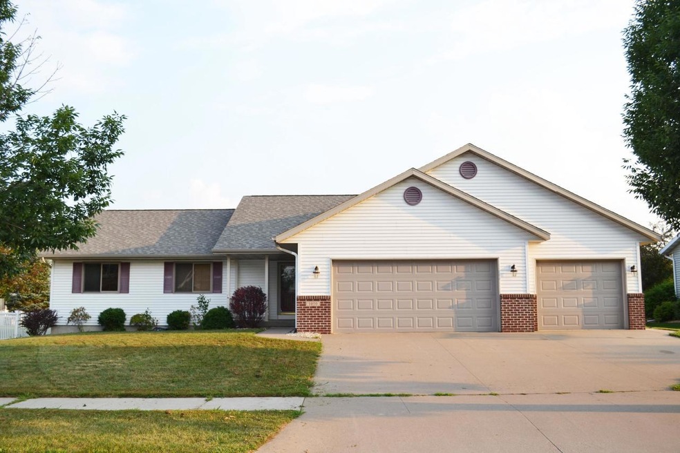 1010 Saddlewood St, Holmen, WI 54636 - photo 1