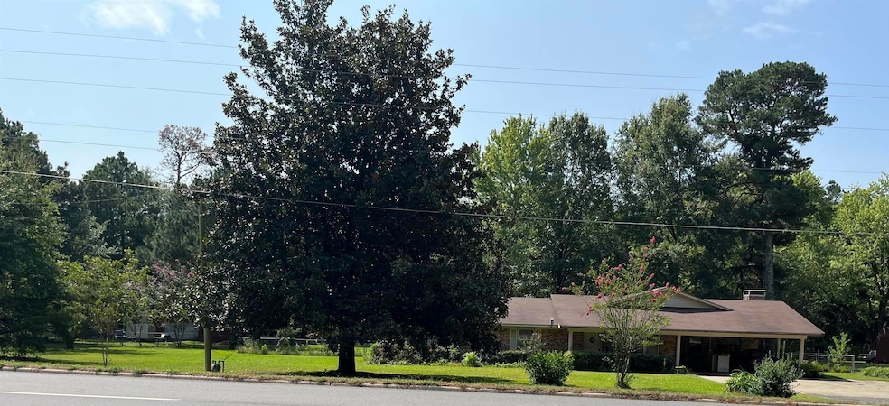 711 Bill Clinton Dr, Hope, AR 71801 - photo 1