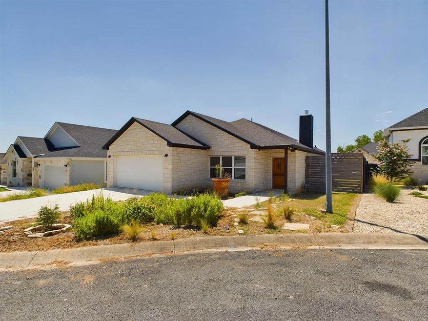 1605 Redwood Ct, Fredericksburg, TX 78624 - photo 1