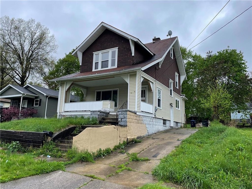 This 3 bedroom/1.5 bath colonial near Akron's Summ