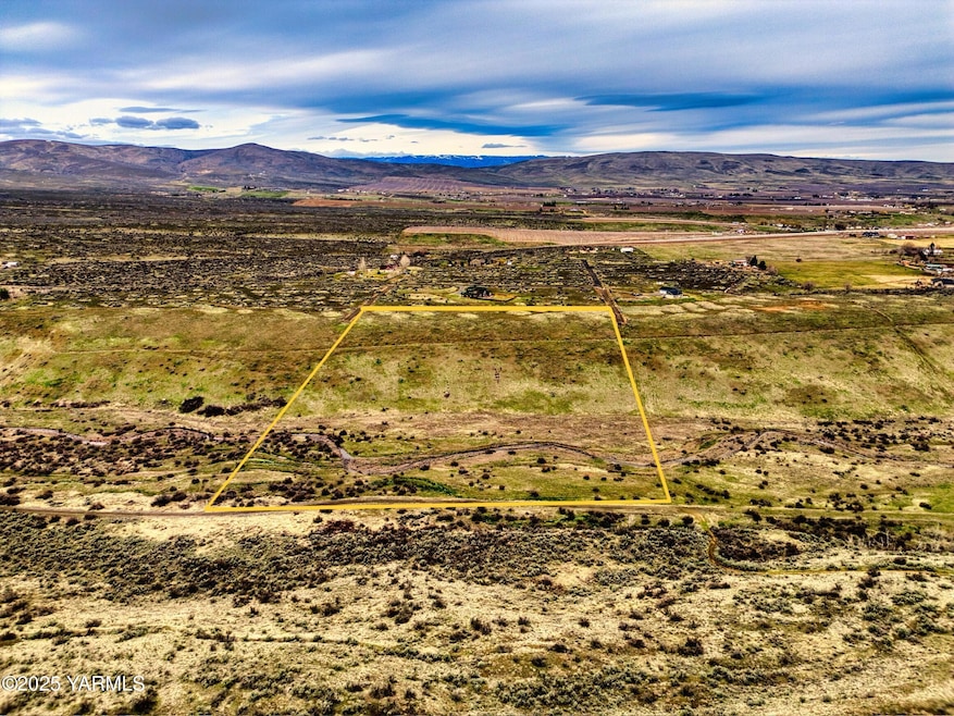 270 Snowy Owl Dr, Yakima, WA 98908 - photo 1