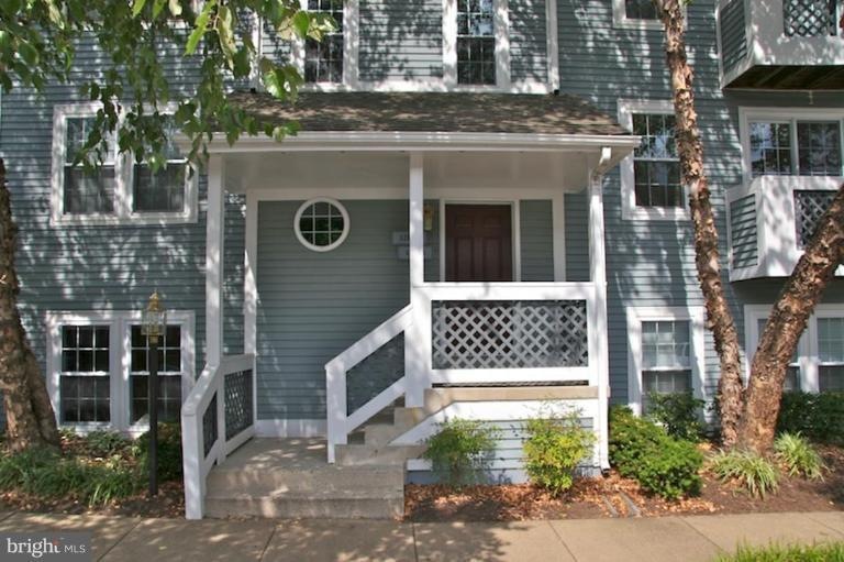 12892 Grays Pointe Rd unit 12892A, Fairfax, VA 22033 - photo 1