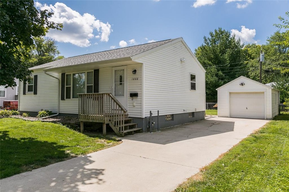 1666 9th St NW, Cedar Rapids, IA 52405 - photo 1