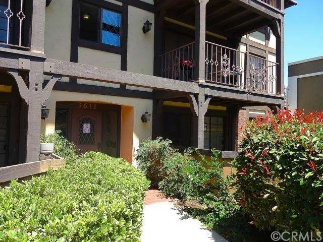 Front View of the unit. Downstairs end unit