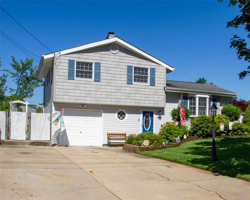 3002 Newport Ave, Medford, NY 11763 - photo 1