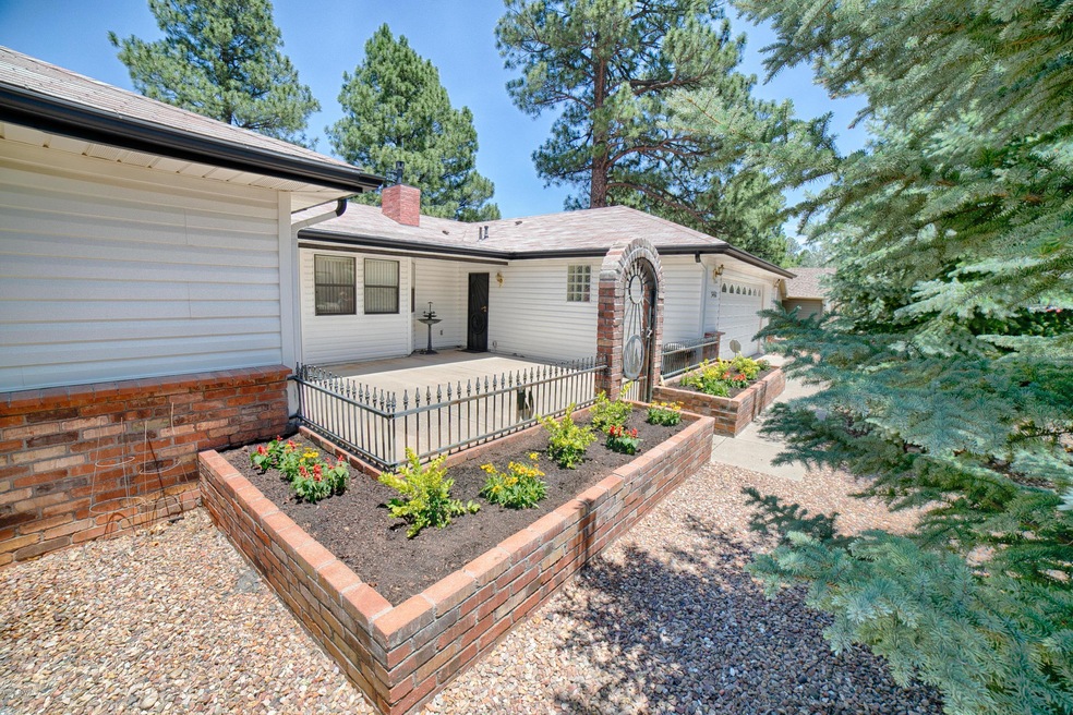 Nice front patio!