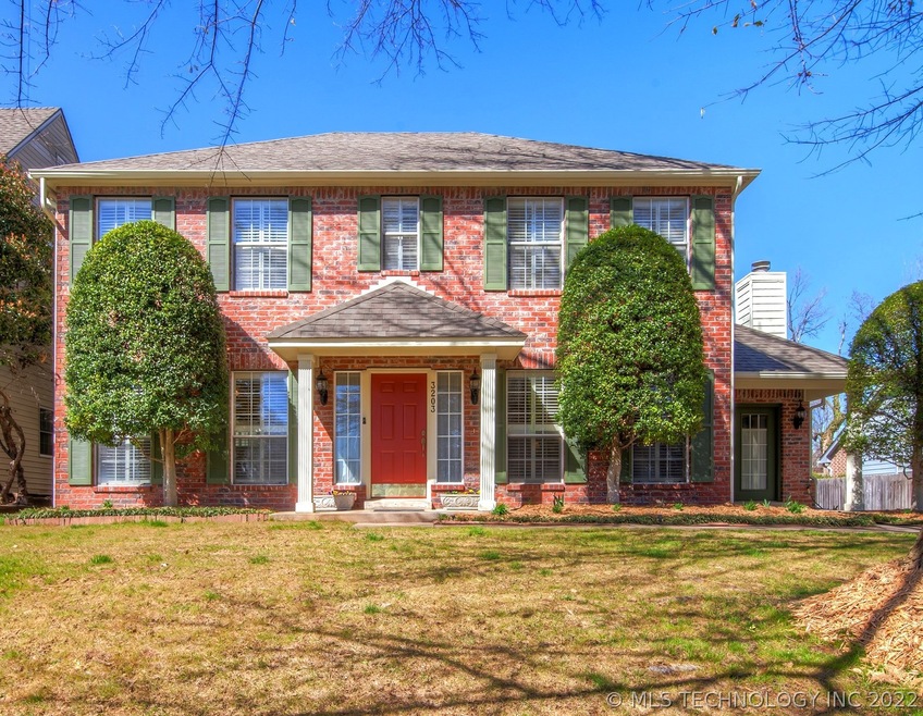 Gorgeous Family Home with Side Entry Garage
