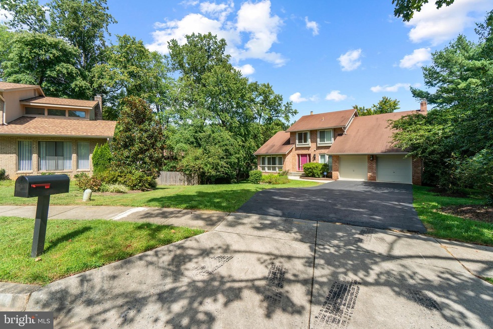 6 Eaglebrook Ct, Potomac, MD 20854 - photo 1