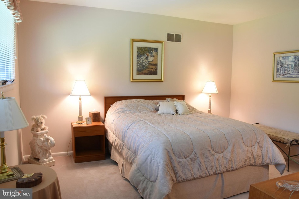 176 Meadow Glen Ln, Reading, PA 19607 - photo 1