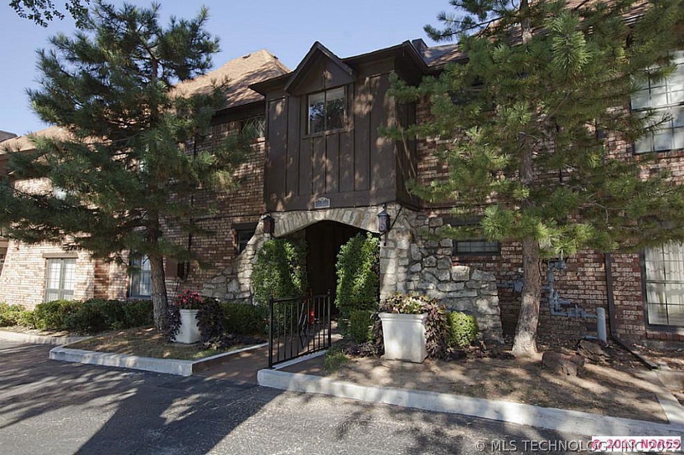 Condo in desirable Midtown area close to downtown