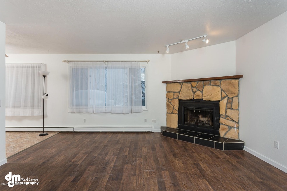 315 Krane Drive Unit 1-large-002-13-Livi