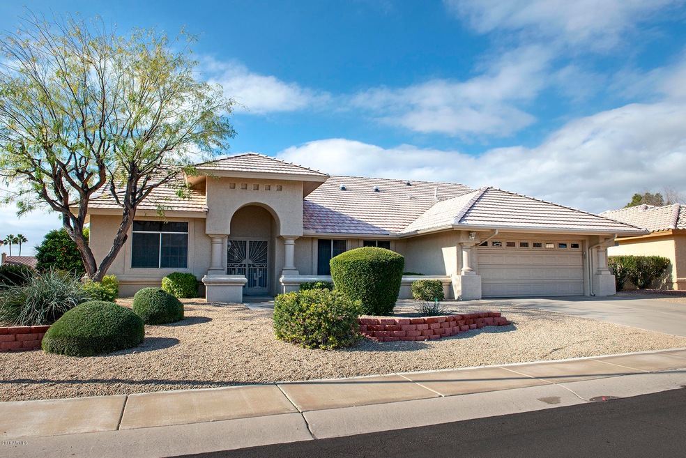 20250 N Meadowood Dr Front Elevation