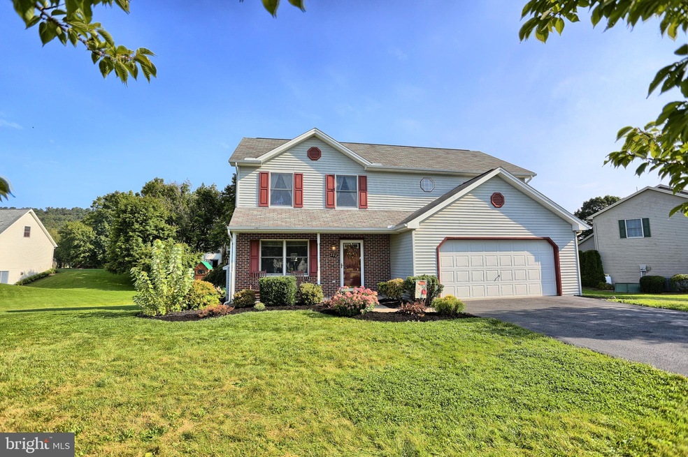 202 Barnett St, New Bloomfield, PA 17068 - photo 1