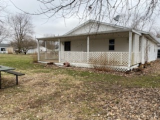 201 N Vine St, Camargo, IL 61919 - photo 1