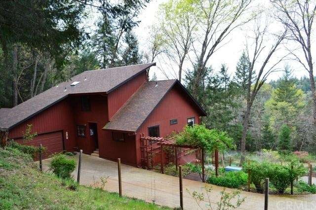 Magnificent view home in the trees!