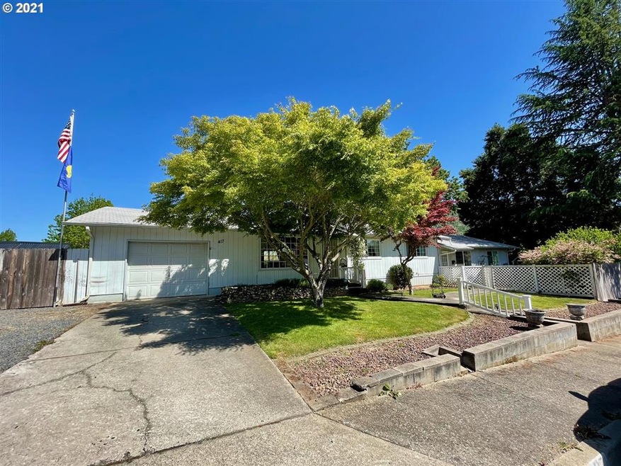 417 Placer St, Rogue River, OR 97537 - photo 1