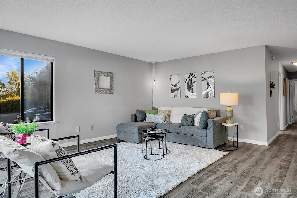 2562 Thorndyke Ave W unit 104, Seattle, WA 98199 - photo 1