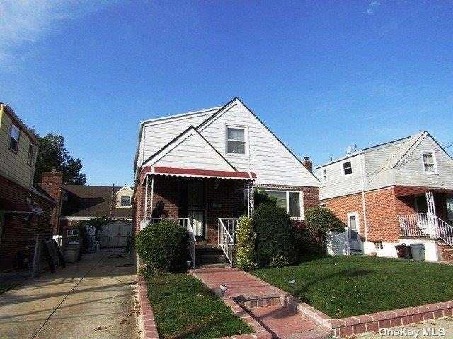 82-38 Little Neck Pkwy, Floral Park, NY 11004 - photo 1