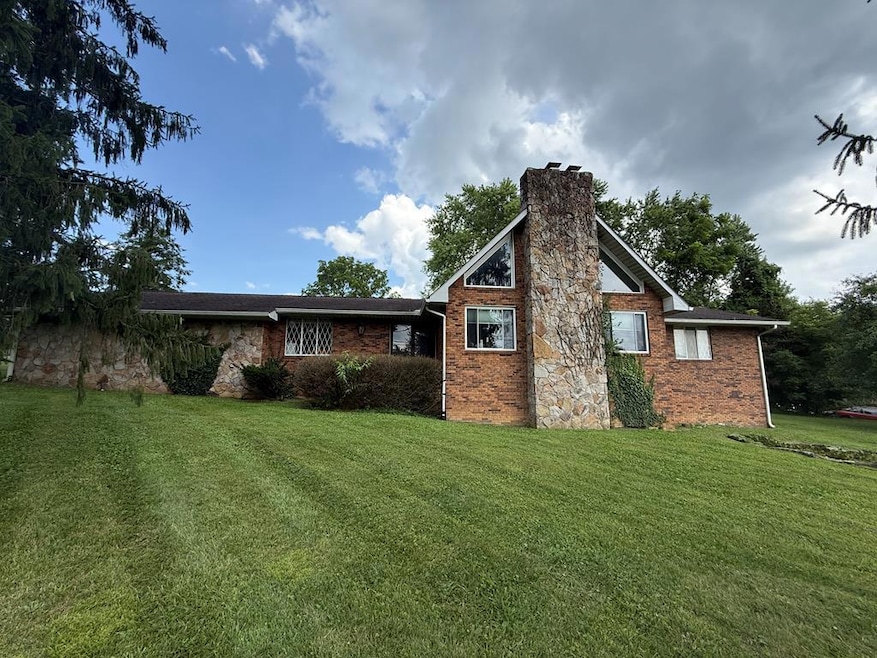 712 Summerlee Ave, Oak Hill, WV 25901 - photo 1